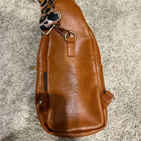 Threaded Pear Riley Sling crossbody - Picture 2 of 7